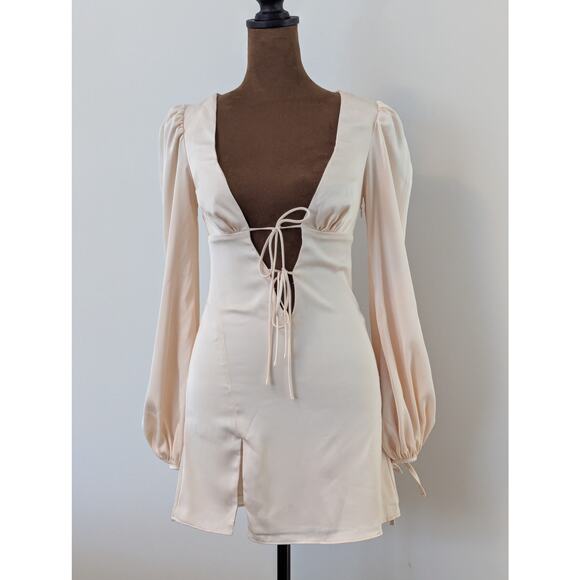 NWT Oh Polly Vanna Balloon Sleeve Mini Dress in Ivory, Sz 0US Babydoll Swiftie - Picture 2 of 7